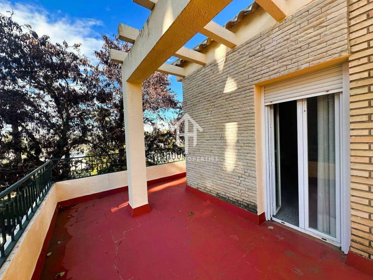 4 bedroom Villa for sale in Loja with pool - € 349,000 (Ref: 9481694)