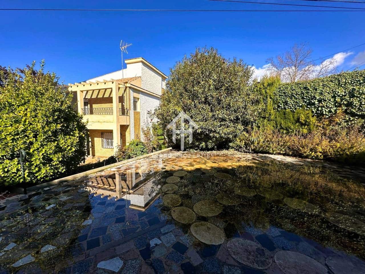 4 bedroom Villa for sale in Loja with pool - € 349,000 (Ref: 9481694)