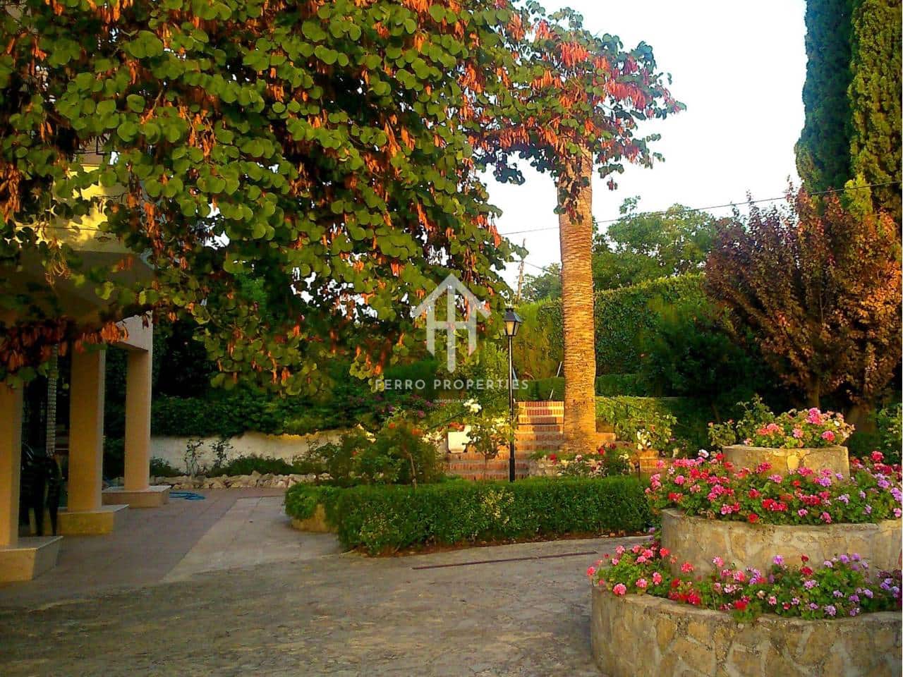 4 bedroom Villa for sale in Loja with pool - € 349,000 (Ref: 9481694)