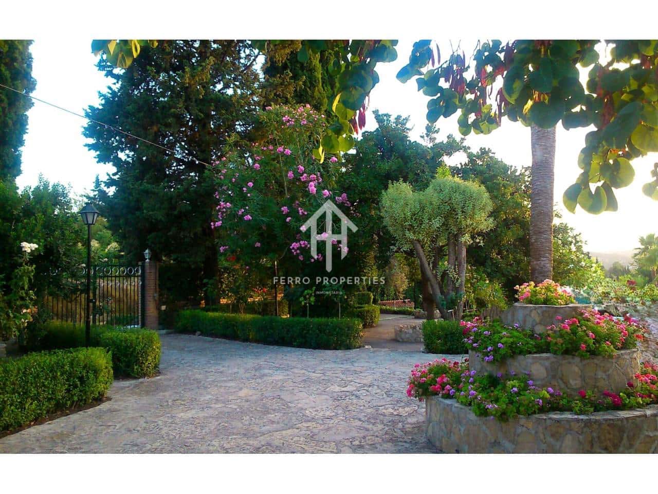 4 bedroom Villa for sale in Loja with pool - € 349,000 (Ref: 9481694)