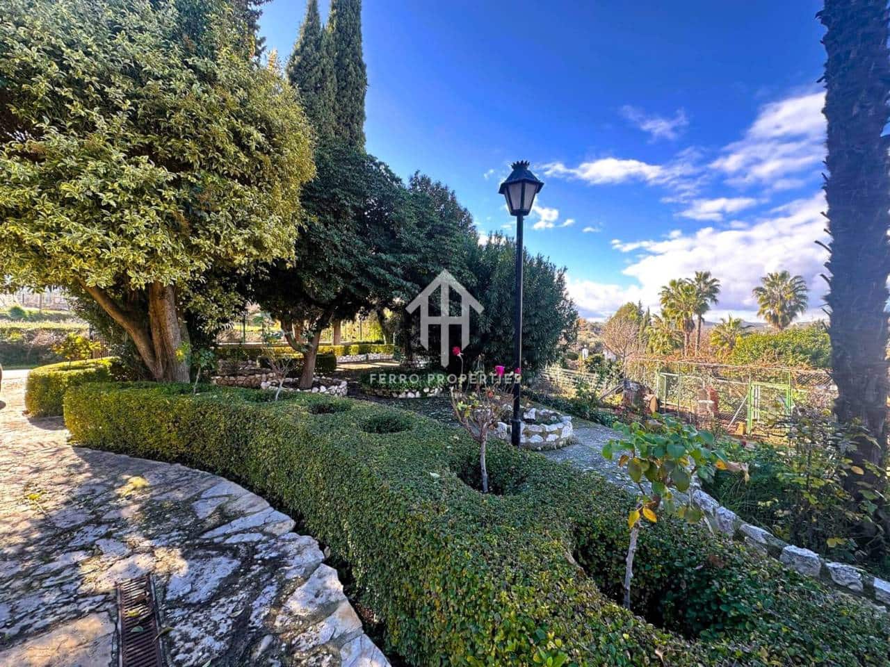 4 bedroom Villa for sale in Loja with pool - € 349,000 (Ref: 9481694)