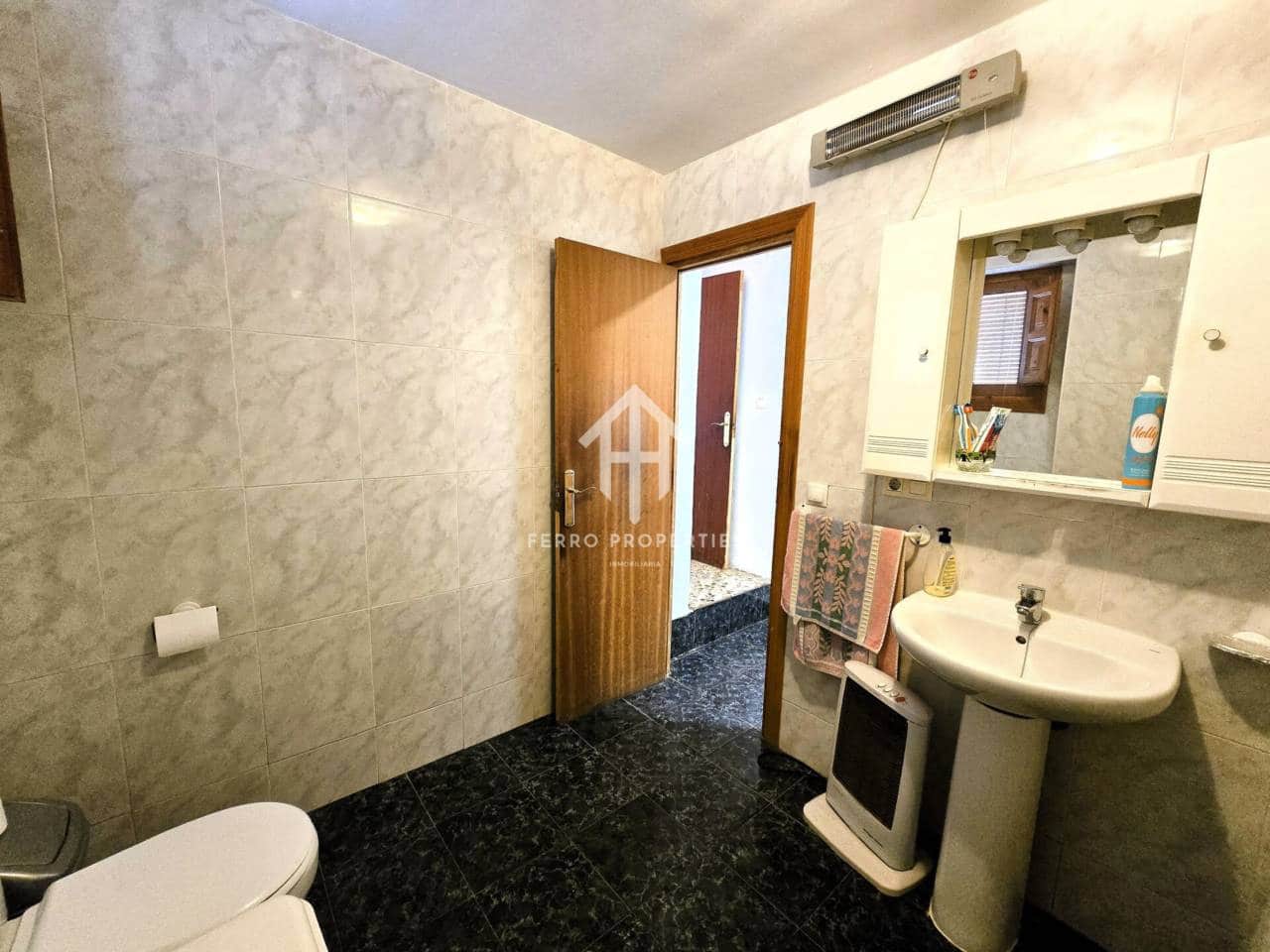 4 bedroom Townhouse for sale in Ventorros de la Laguna with garage - € 75,000 (Ref: 9496704)