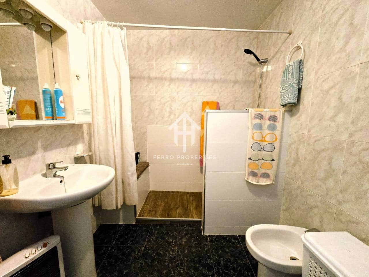 4 bedroom Townhouse for sale in Ventorros de la Laguna with garage - € 75,000 (Ref: 9496704)