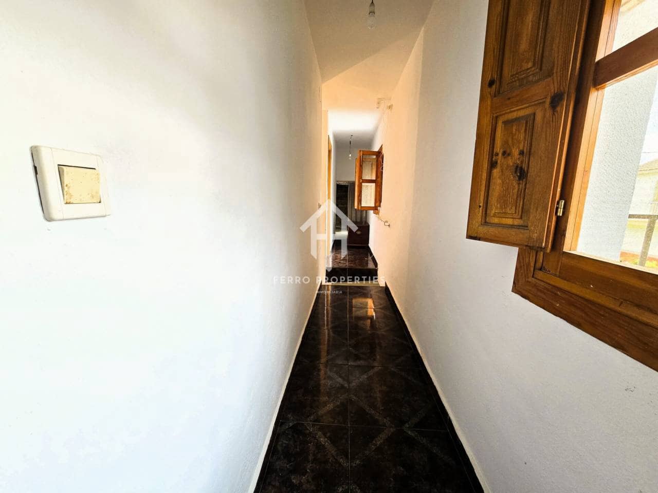 4 bedroom Townhouse for sale in Ventorros de la Laguna with garage - € 75,000 (Ref: 9496704)