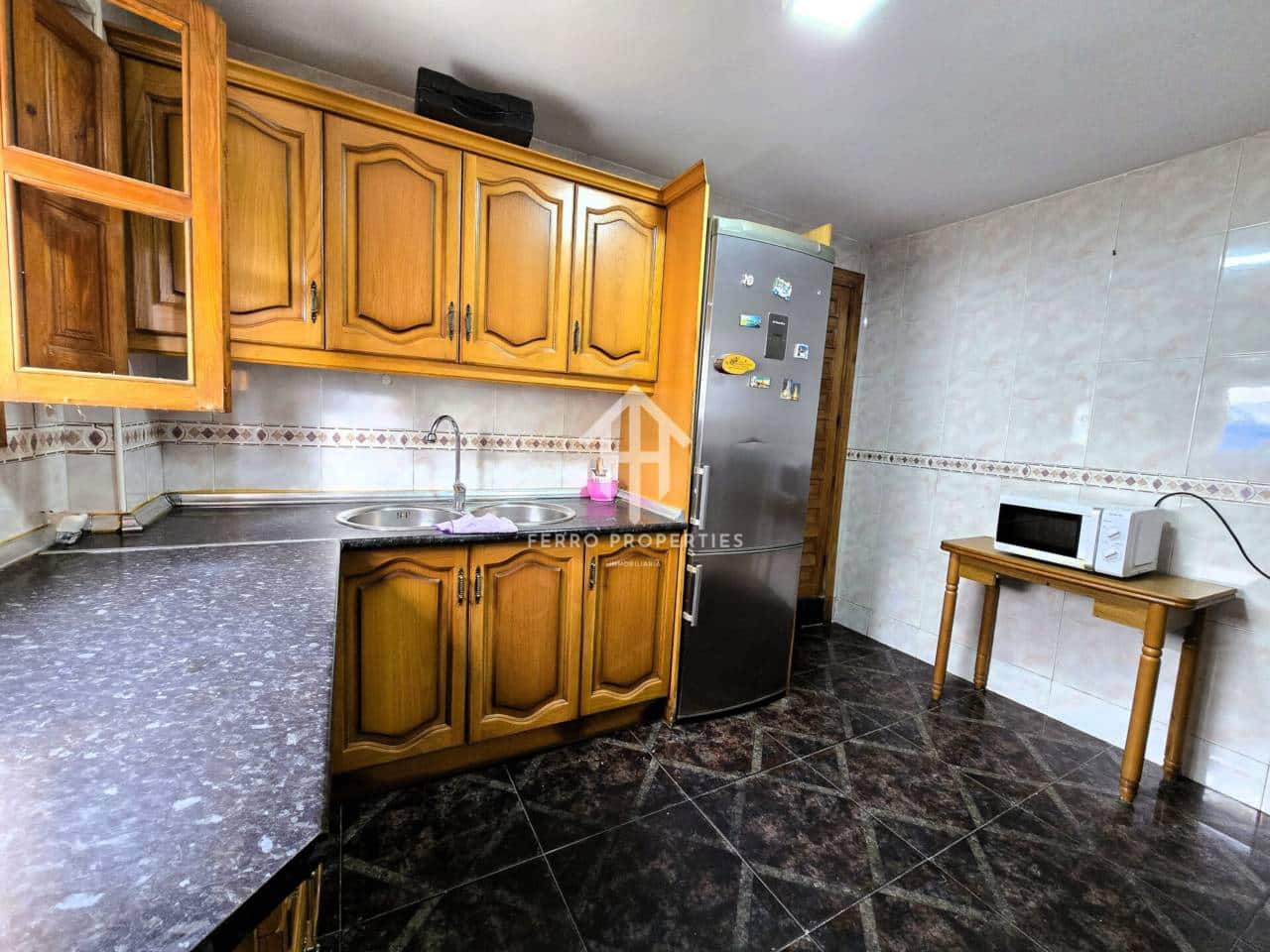 4 bedroom Townhouse for sale in Ventorros de la Laguna with garage - € 75,000 (Ref: 9496704)