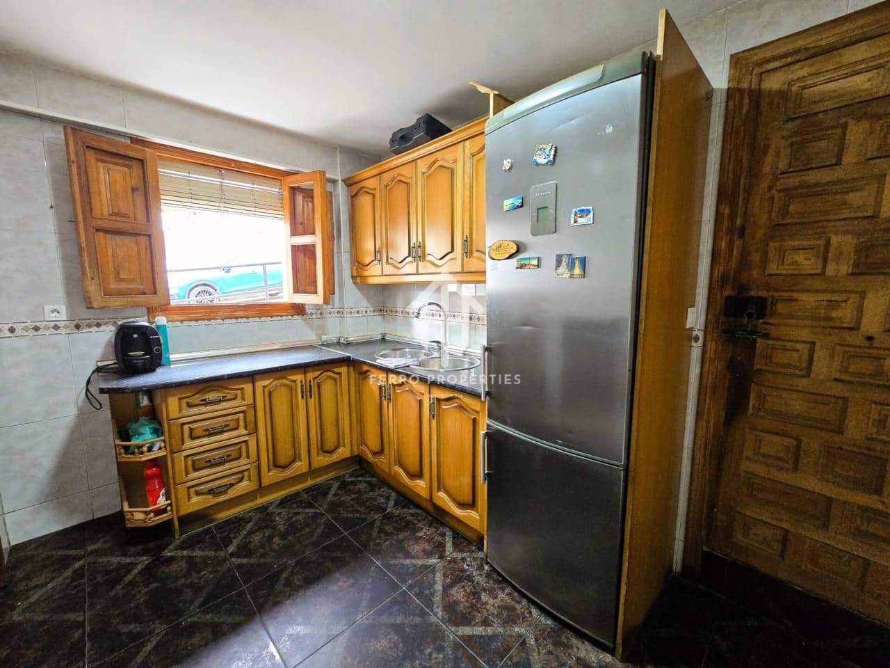 4 bedroom Townhouse for sale in Ventorros de la Laguna with garage - € 75,000 (Ref: 9496704)