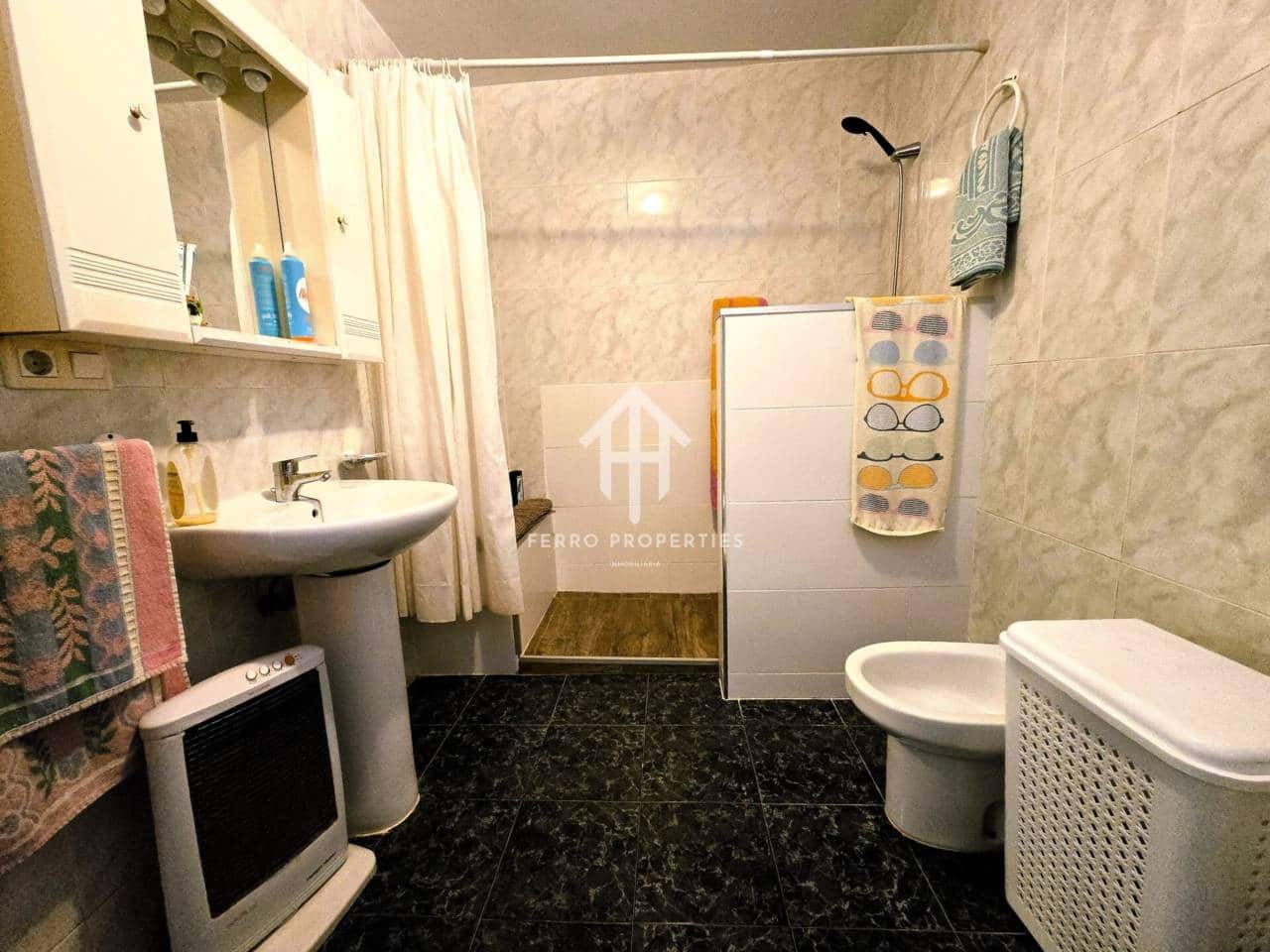 4 bedroom Townhouse for sale in Ventorros de la Laguna with garage - € 75,000 (Ref: 9496704)