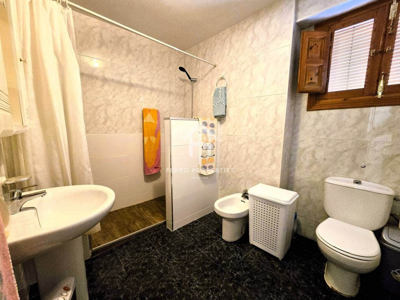 4 bedroom Townhouse for sale in Ventorros de la Laguna with garage - € 75,000 (Ref: 9496704)