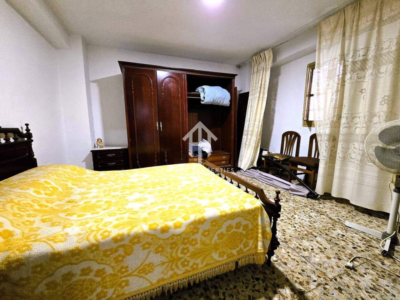 4 bedroom Townhouse for sale in Ventorros de la Laguna with garage - € 75,000 (Ref: 9496704)