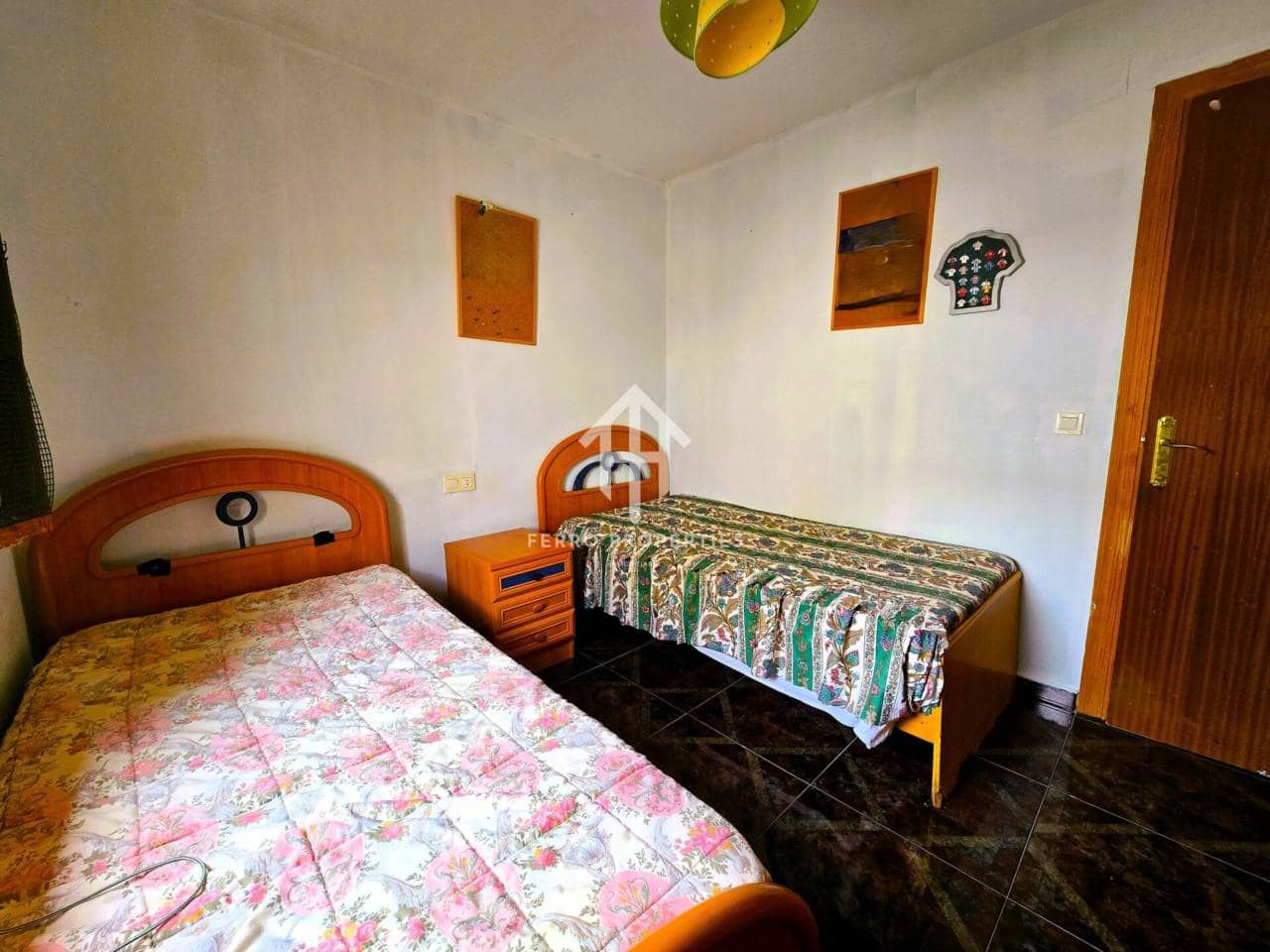 4 bedroom Townhouse for sale in Ventorros de la Laguna with garage - € 75,000 (Ref: 9496704)