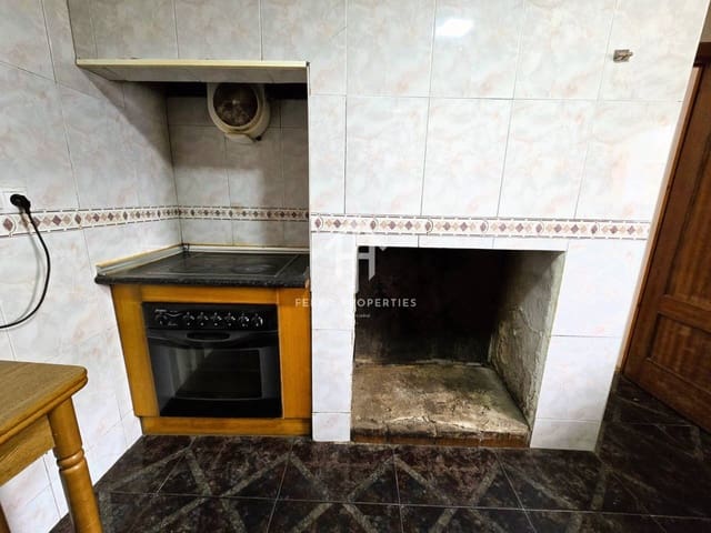 4 bedroom Townhouse for sale in Ventorros de la Laguna, Loja with garage - € 75,000 (Ref: 9496704)