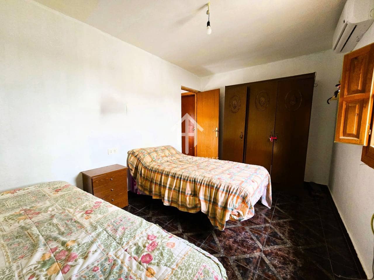 4 bedroom Townhouse for sale in Ventorros de la Laguna with garage - € 75,000 (Ref: 9496704)