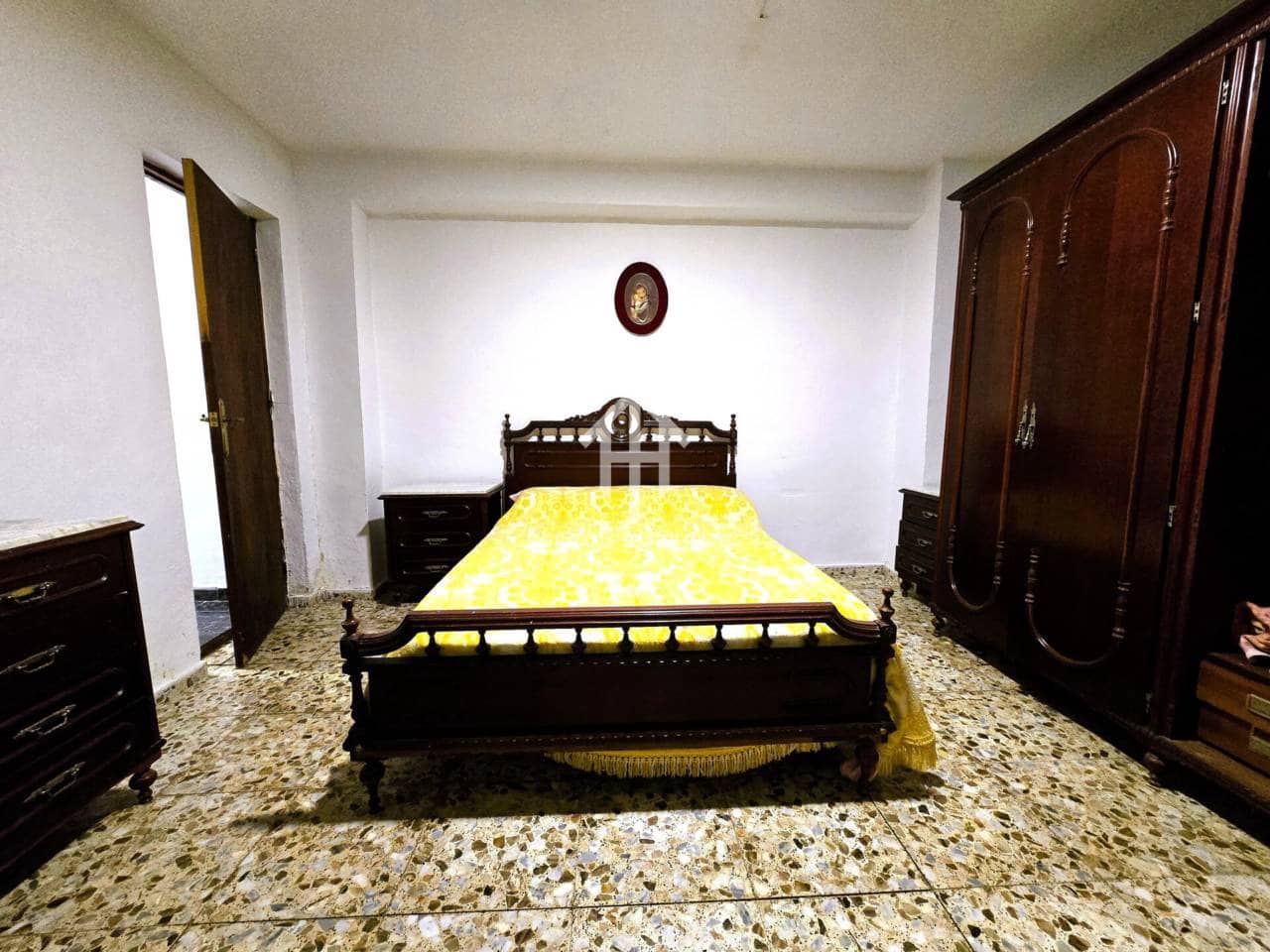 4 bedroom Townhouse for sale in Ventorros de la Laguna with garage - € 75,000 (Ref: 9496704)