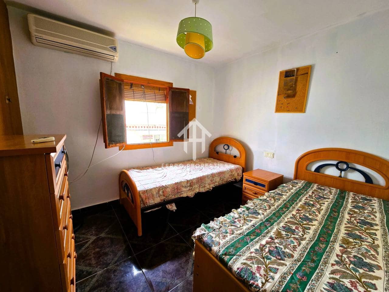 4 bedroom Townhouse for sale in Ventorros de la Laguna with garage - € 75,000 (Ref: 9496704)