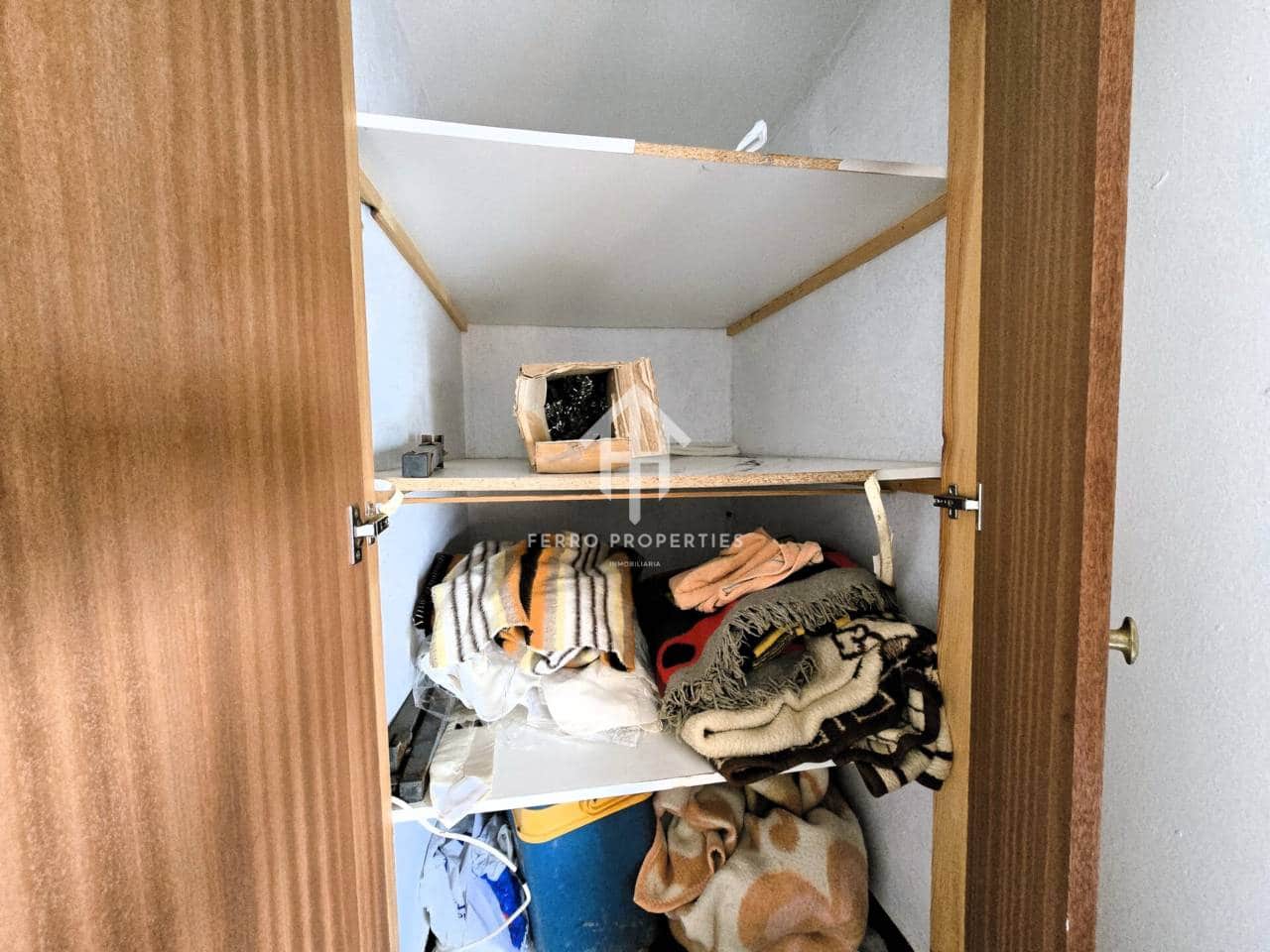 4 bedroom Townhouse for sale in Ventorros de la Laguna with garage - € 75,000 (Ref: 9496704)