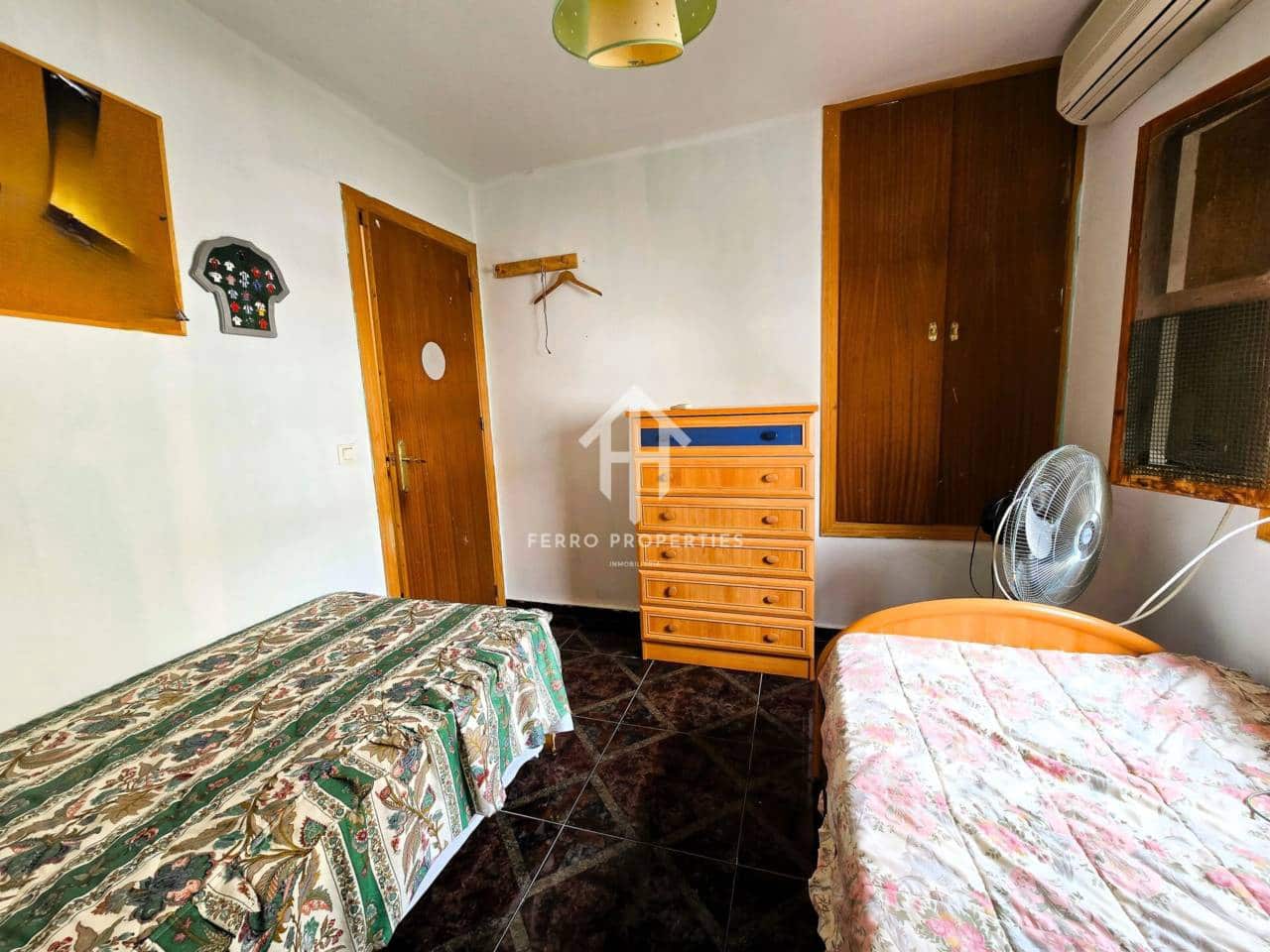 4 bedroom Townhouse for sale in Ventorros de la Laguna with garage - € 75,000 (Ref: 9496704)