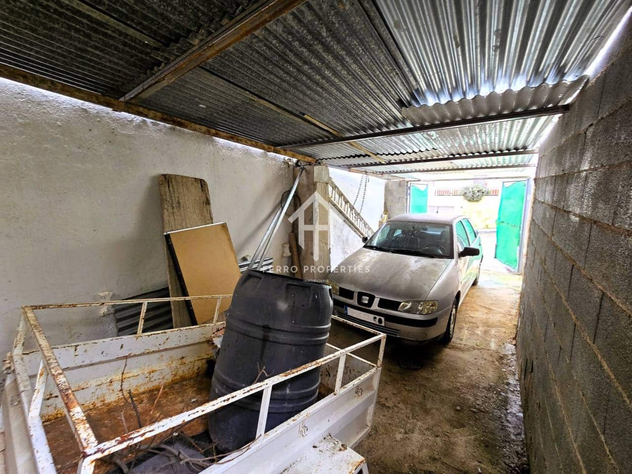 4 bedroom Townhouse for sale in Ventorros de la Laguna with garage - € 75,000 (Ref: 9496704)