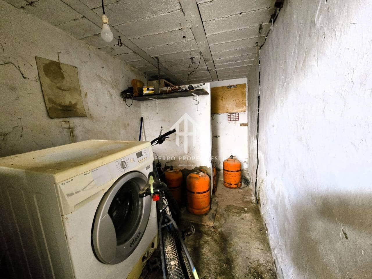 4 bedroom Townhouse for sale in Ventorros de la Laguna with garage - € 75,000 (Ref: 9496704)