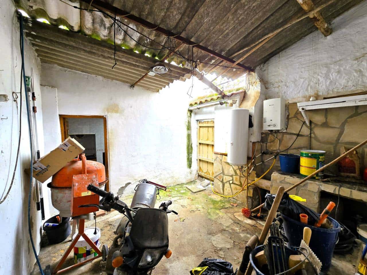 4 bedroom Townhouse for sale in Ventorros de la Laguna with garage - € 75,000 (Ref: 9496704)