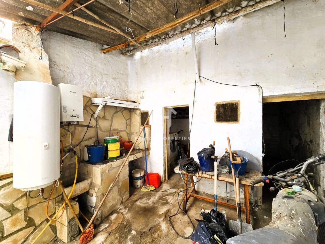 4 bedroom Townhouse for sale in Ventorros de la Laguna with garage - € 75,000 (Ref: 9496704)