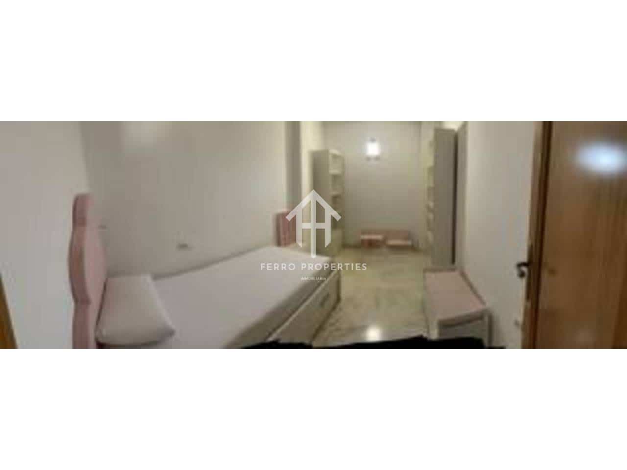 3 bedroom Flat for sale in Loja with garage - € 110,000 (Ref: 9525969)