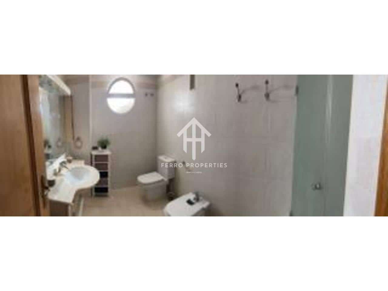 3 bedroom Flat for sale in Loja with garage - € 110,000 (Ref: 9525969)