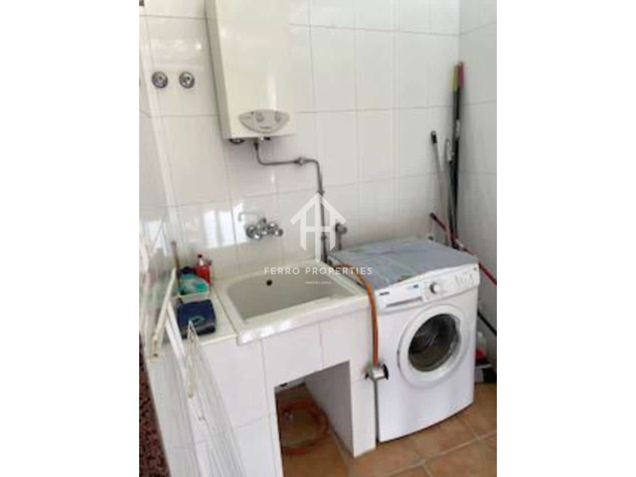 3 bedroom Flat for sale in Loja with garage - € 110,000 (Ref: 9525969)