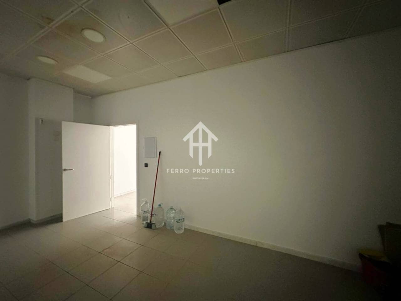 Gewerbe zu vermieten in Loja - 900 € (Ref: 9535409)