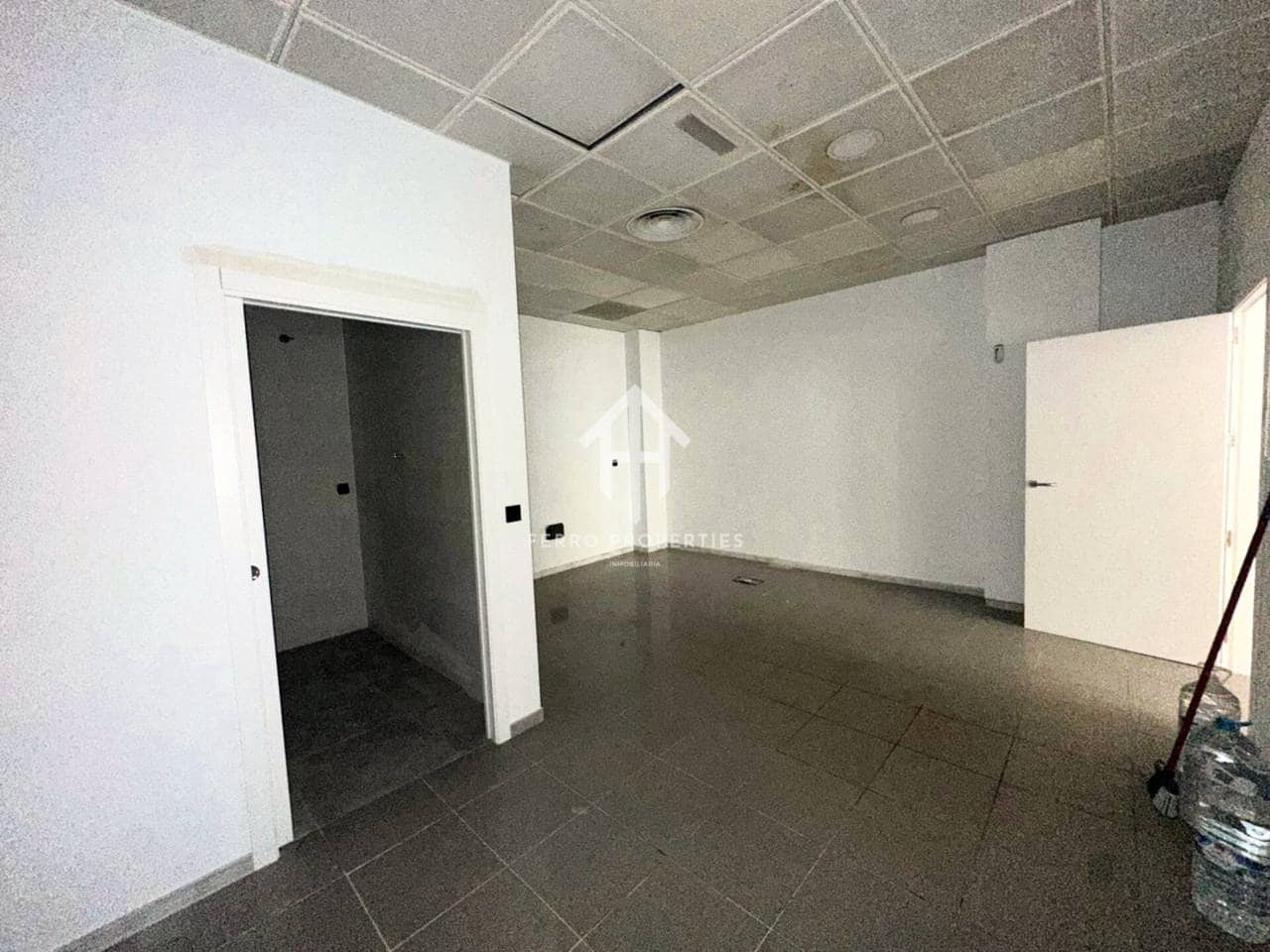 Gewerbe zu vermieten in Loja - 900 € (Ref: 9535409)