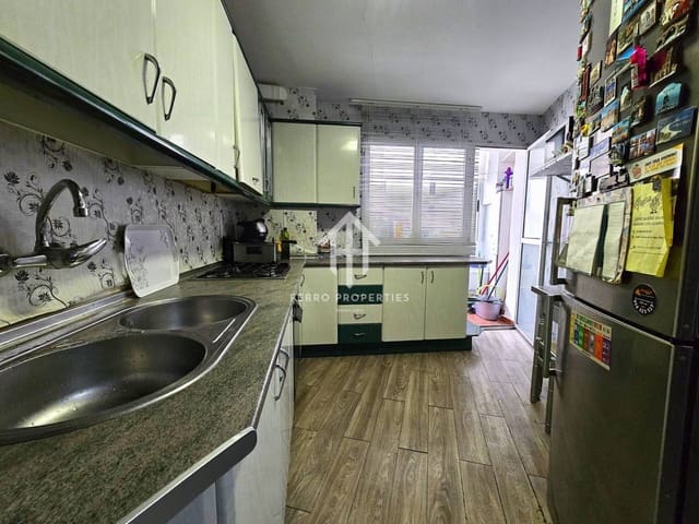 3 Zimmer Wohnung zu verkaufen in Loja - 112.000 € (Ref: 9542883)