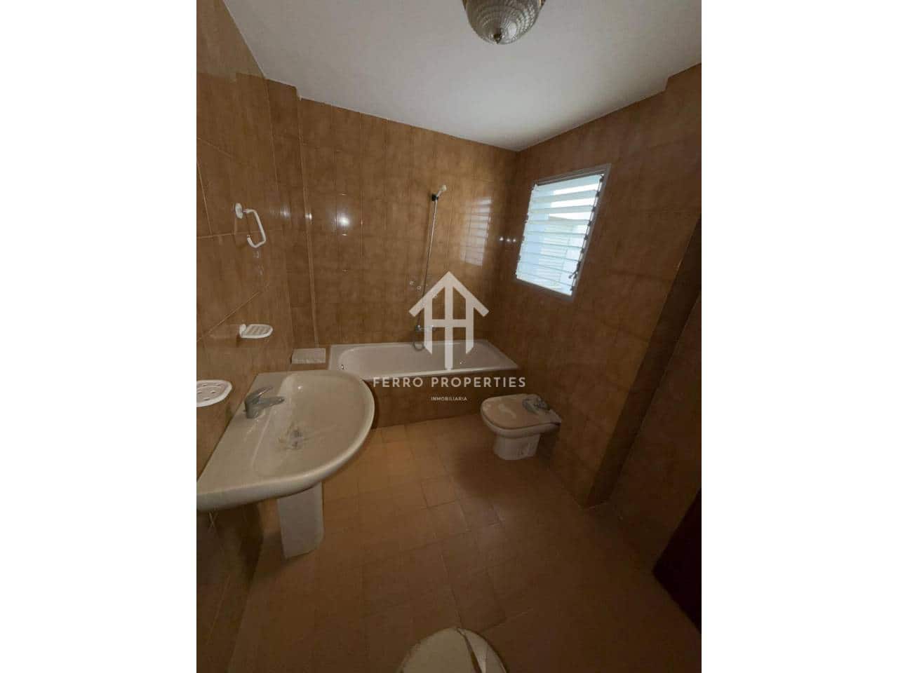 Piso de 3 habitaciones en Loja en venta - 77.500 € (Ref: 9567923)