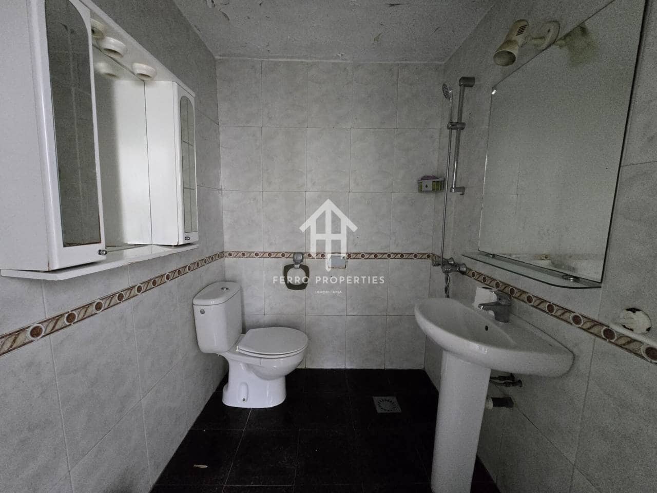 3 makuuhuone Omakotitalo vuokrattavana paikassa Loja - 600 € (Ref: 9570403)