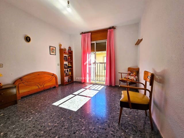 4 Zimmer Wohnung zu verkaufen in Loja - 63.000 € (Ref: 9585274)
