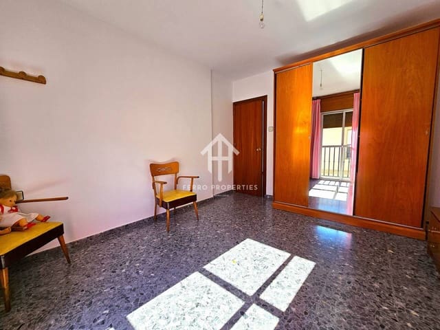4 Zimmer Wohnung zu verkaufen in Loja - 63.000 € (Ref: 9585274)