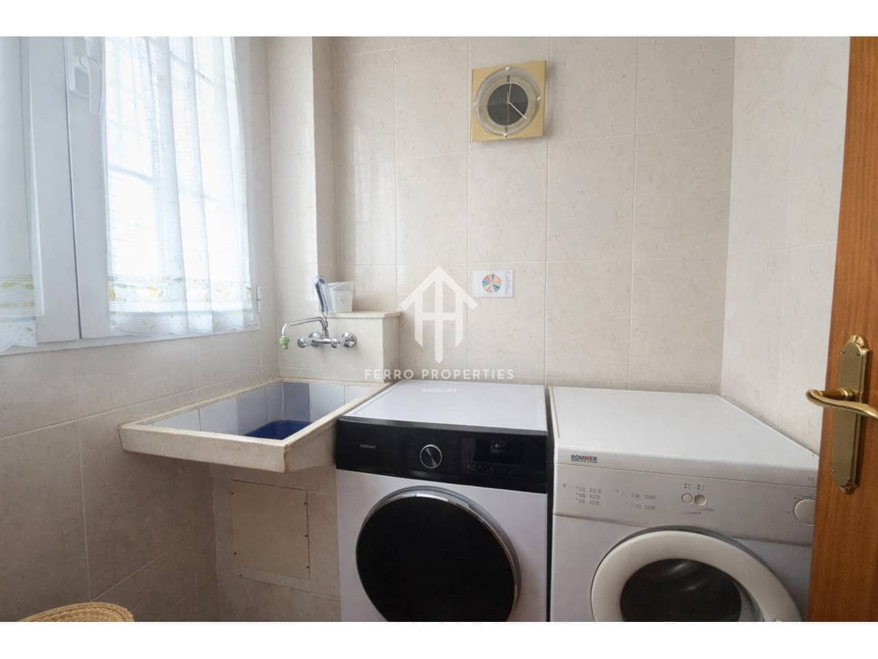 5 bedroom Villa for sale in Loja with garage - € 259,900 (Ref: 9694601)