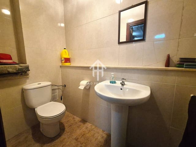 Chalet de 5 habitaciones en Loja en venta con garaje - 259.900 € (Ref: 9694601)