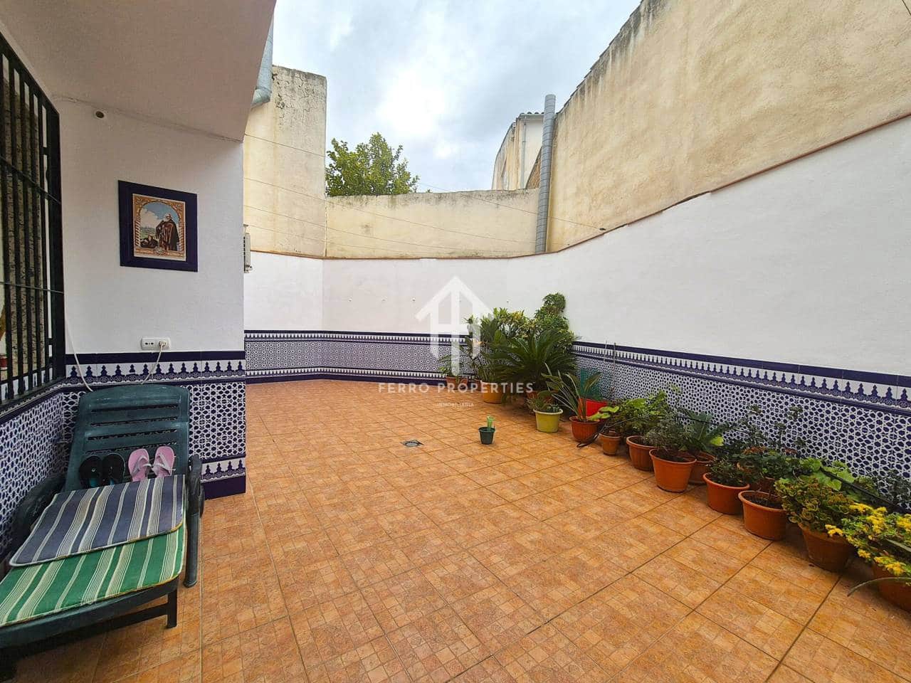 5 bedroom Villa for sale in Loja with garage - € 259,900 (Ref: 9694601)
