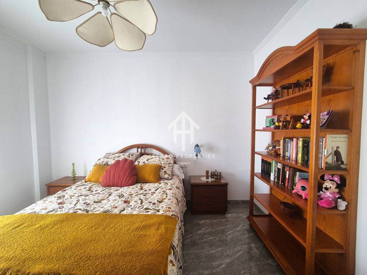 5 bedroom Villa for sale in Loja with garage - € 259,900 (Ref: 9694601)