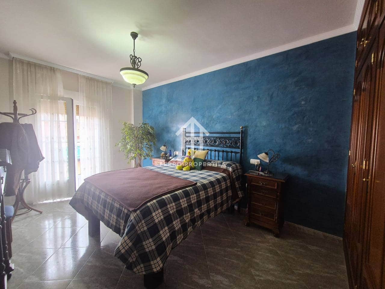 5 bedroom Villa for sale in Loja with garage - € 259,900 (Ref: 9694601)