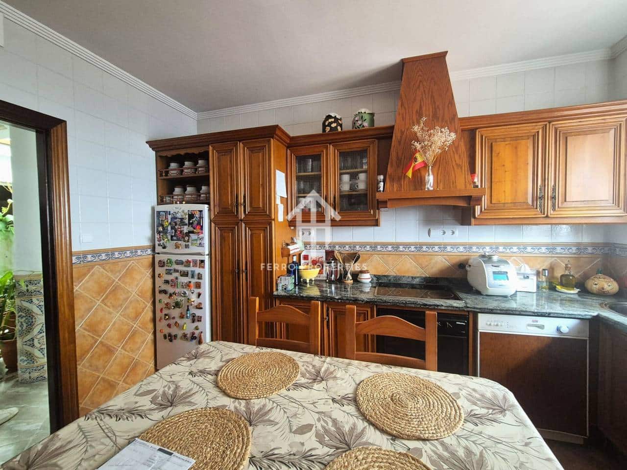 5 bedroom Villa for sale in Loja with garage - € 259,900 (Ref: 9694601)