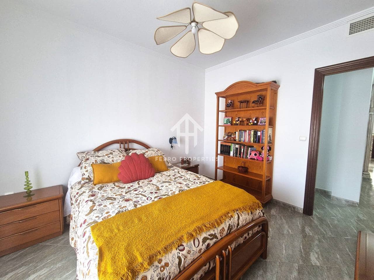 5 bedroom Villa for sale in Loja with garage - € 259,900 (Ref: 9694601)