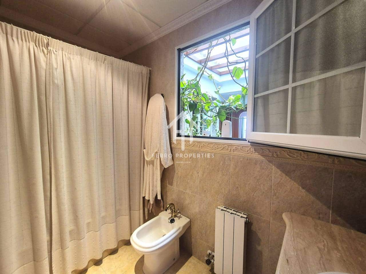 5 bedroom Villa for sale in Loja with garage - € 259,900 (Ref: 9694601)