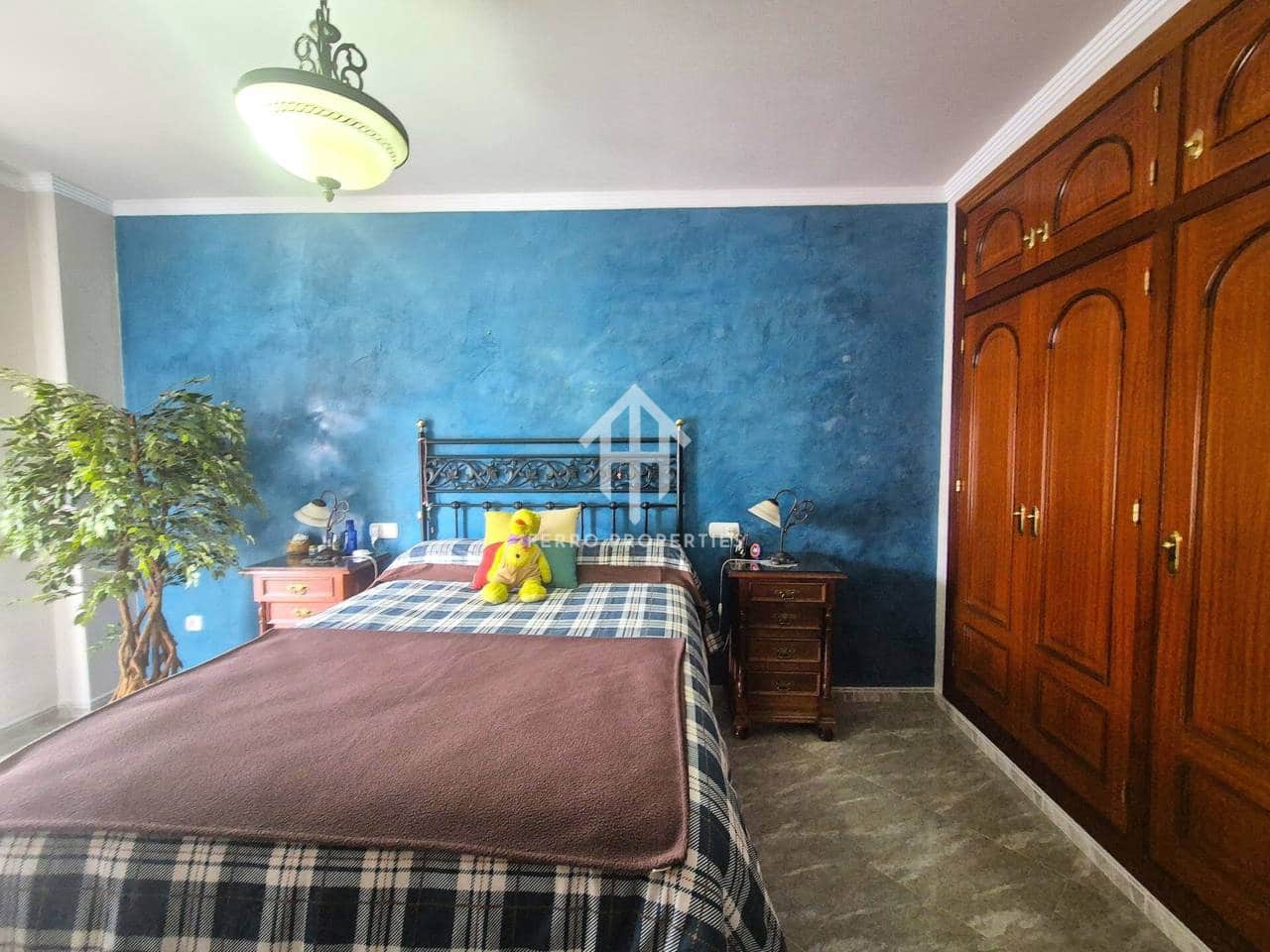 5 bedroom Villa for sale in Loja with garage - € 259,900 (Ref: 9694601)