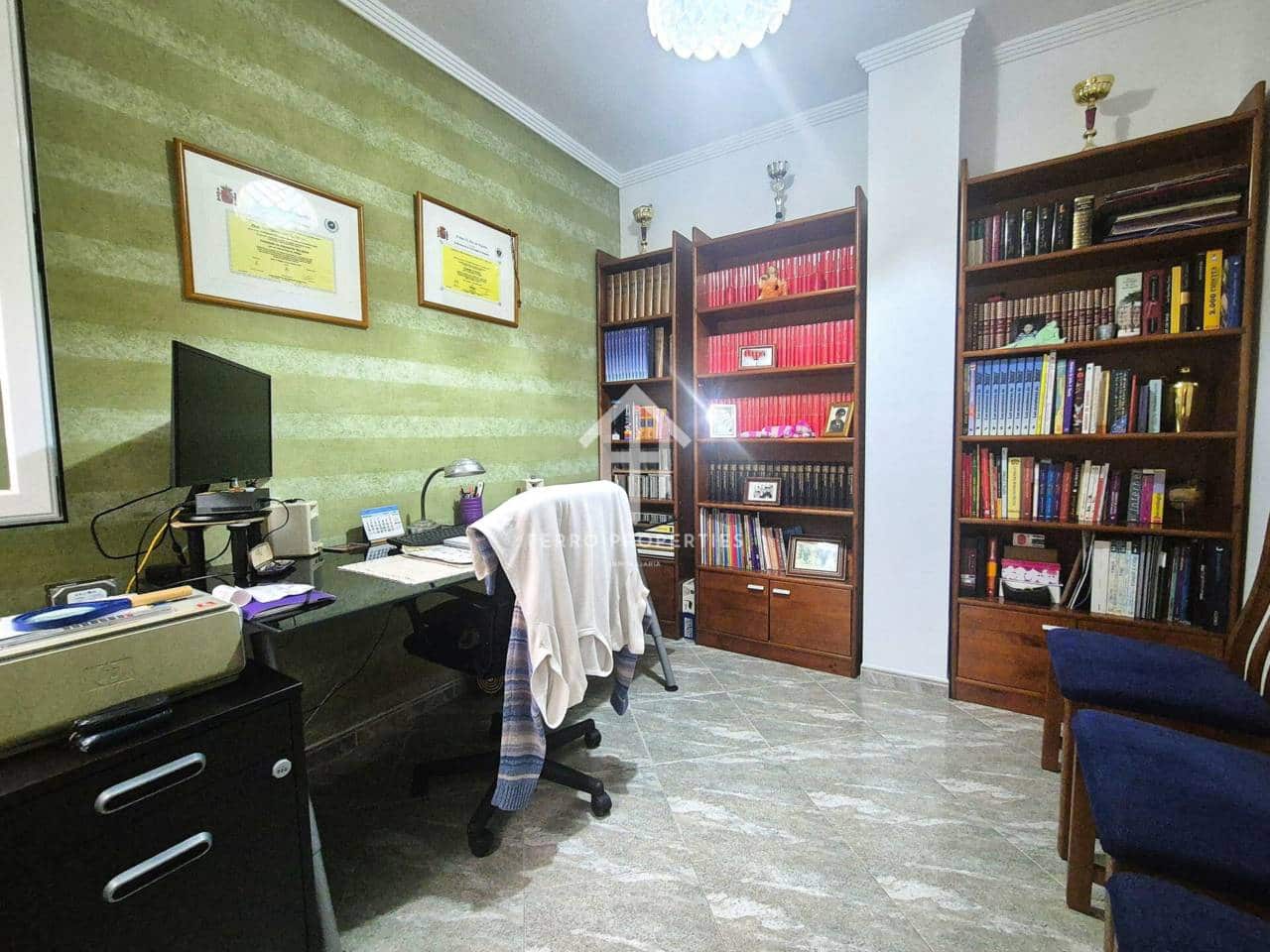 5 bedroom Villa for sale in Loja with garage - € 259,900 (Ref: 9694601)