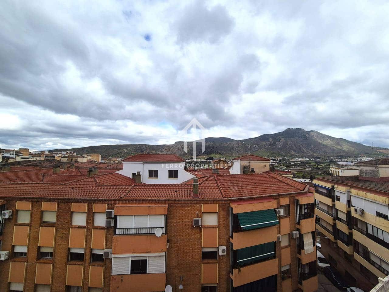 5 bedroom Villa for sale in Loja with garage - € 259,900 (Ref: 9694601)