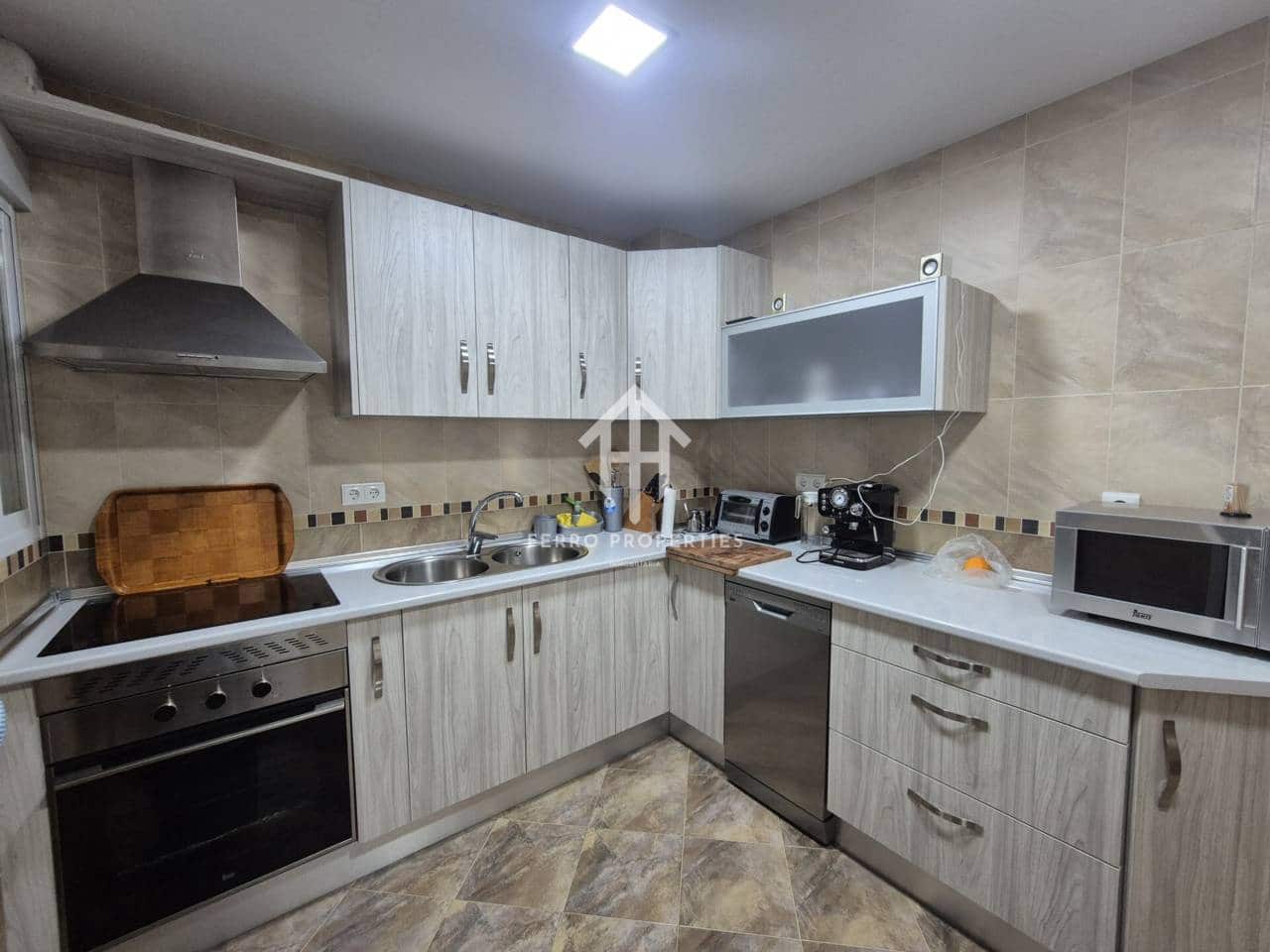 3 bedroom Flat for sale in Loja with garage - € 129,900 (Ref: 9697954)