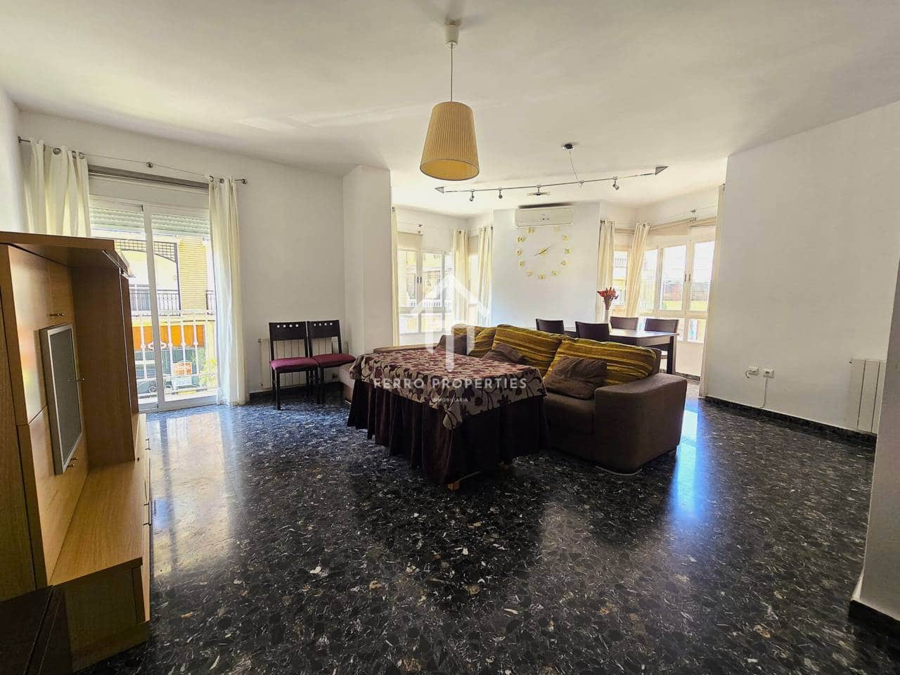 3 camera da letto Appartamento da affittare in Loja con garage - 700 € (Rif: 9726261)