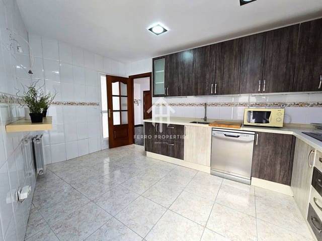 3 camera da letto Appartamento da affittare in Loja con garage - 700 € (Rif: 9726261)