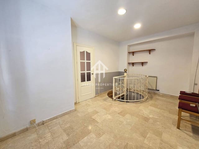 3 slaapkamer Villa te huur in Loja met garage - € 850 (Ref: 9737783)