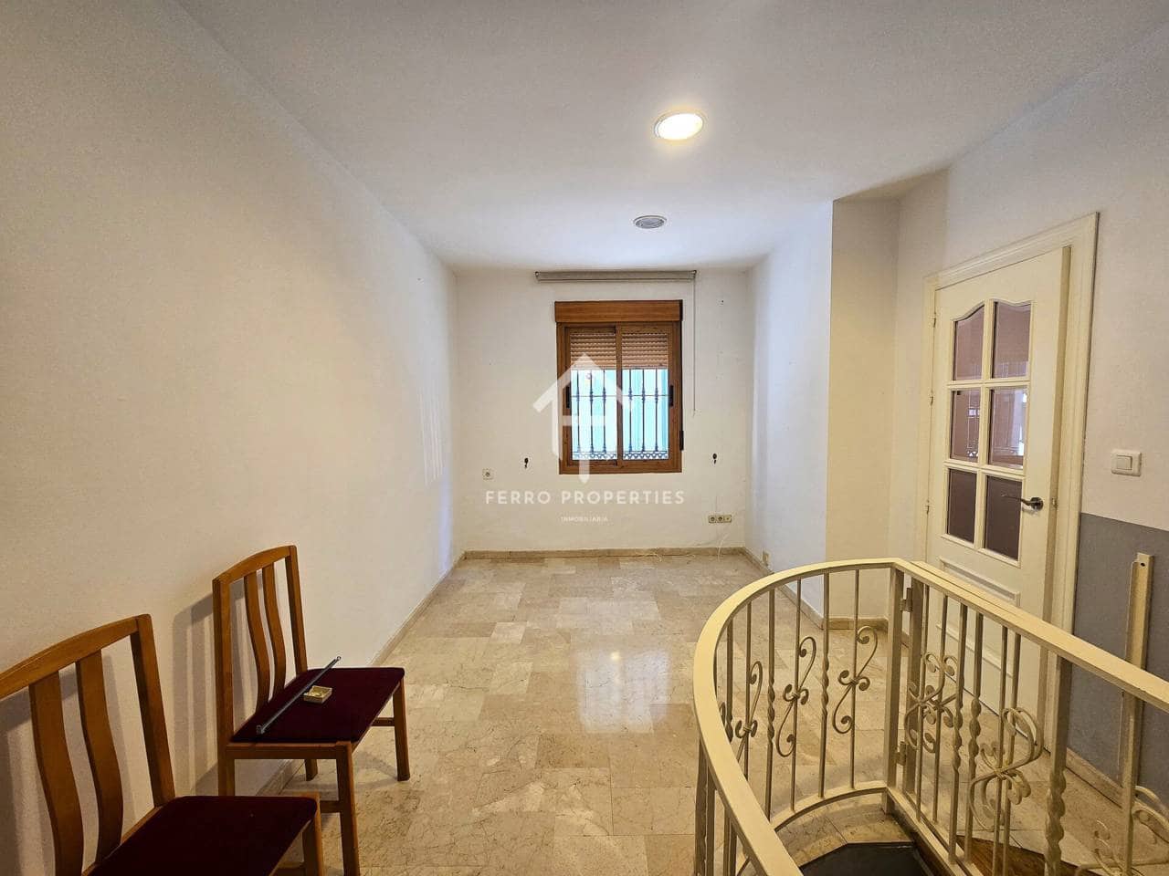 3 slaapkamer Villa te huur in Loja met garage - € 850 (Ref: 9737783)